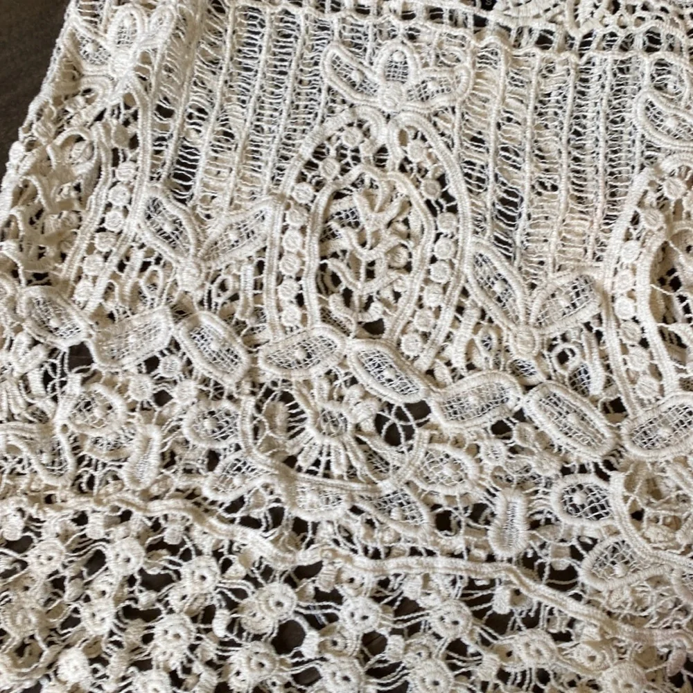 Super cute, off-white, crochet top! - Picture 2 of 3